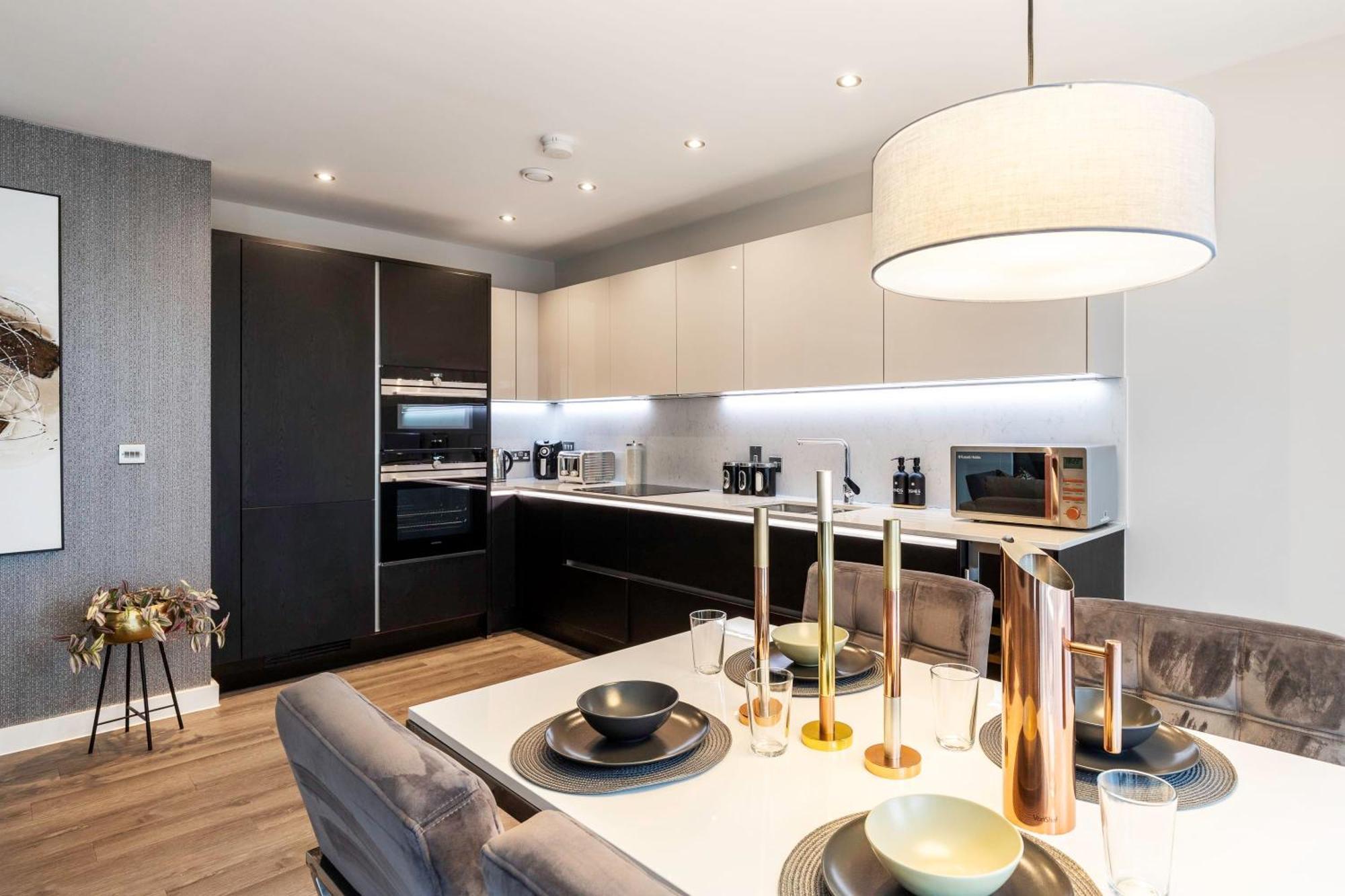 Showroom Splendour, Luxe Elegance * Londra